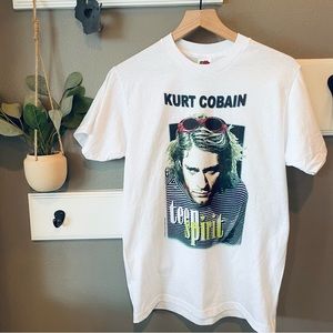 [Kurt Cobain] ‘03 Teen Spirit / Word Art T-Shirt